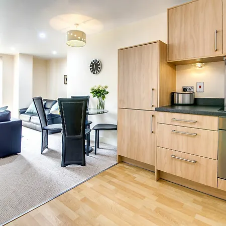 Apartment Diamond - Cutlass Court